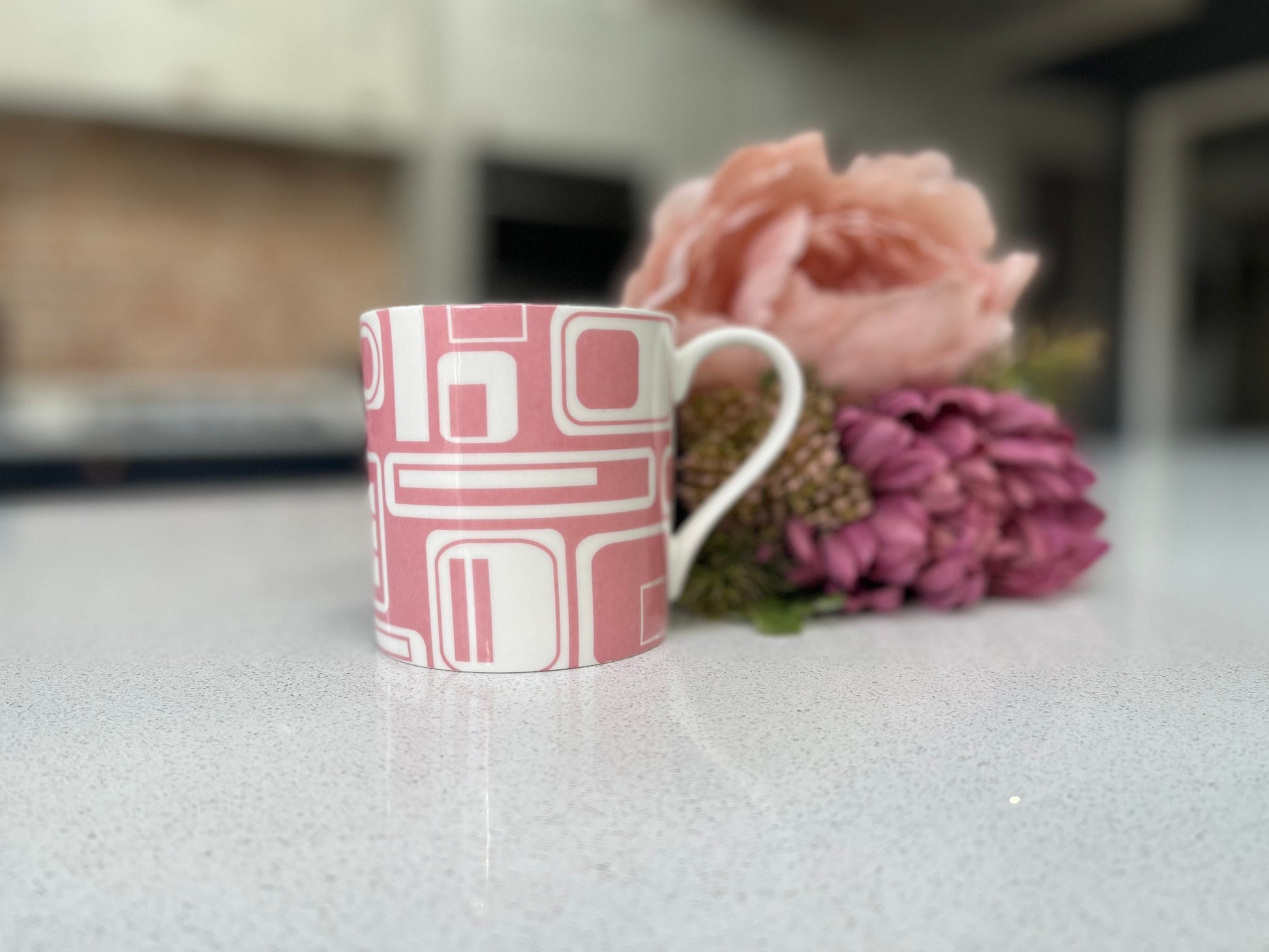 Set of 6 Fine Bone China 12oz retro pink and white mugs
