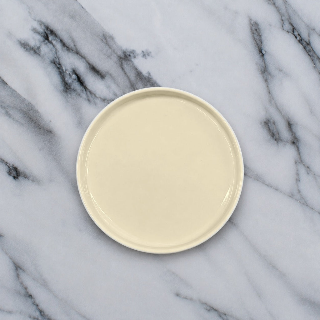 8" Creamware Plate, top view