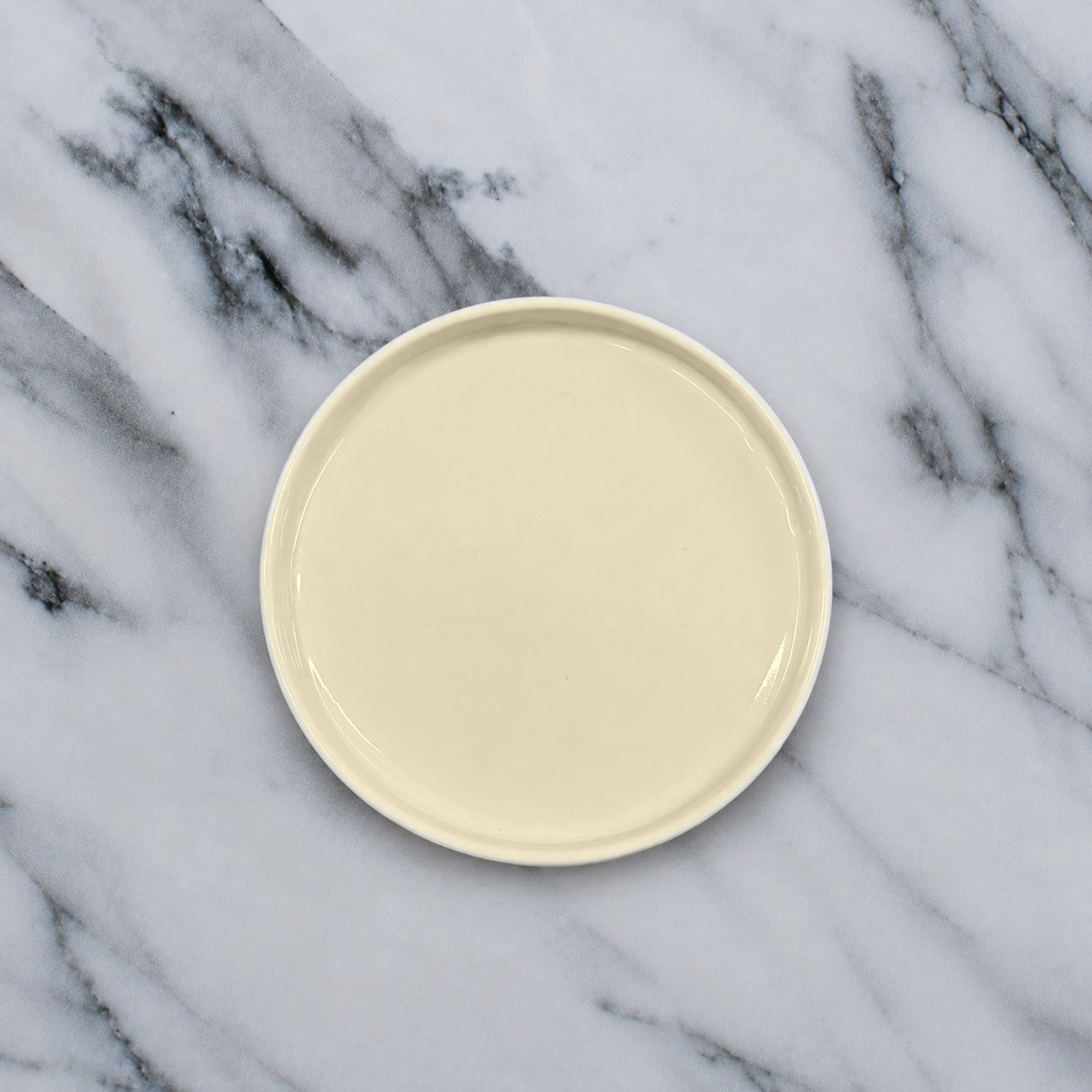 8" Creamware Plate, top view