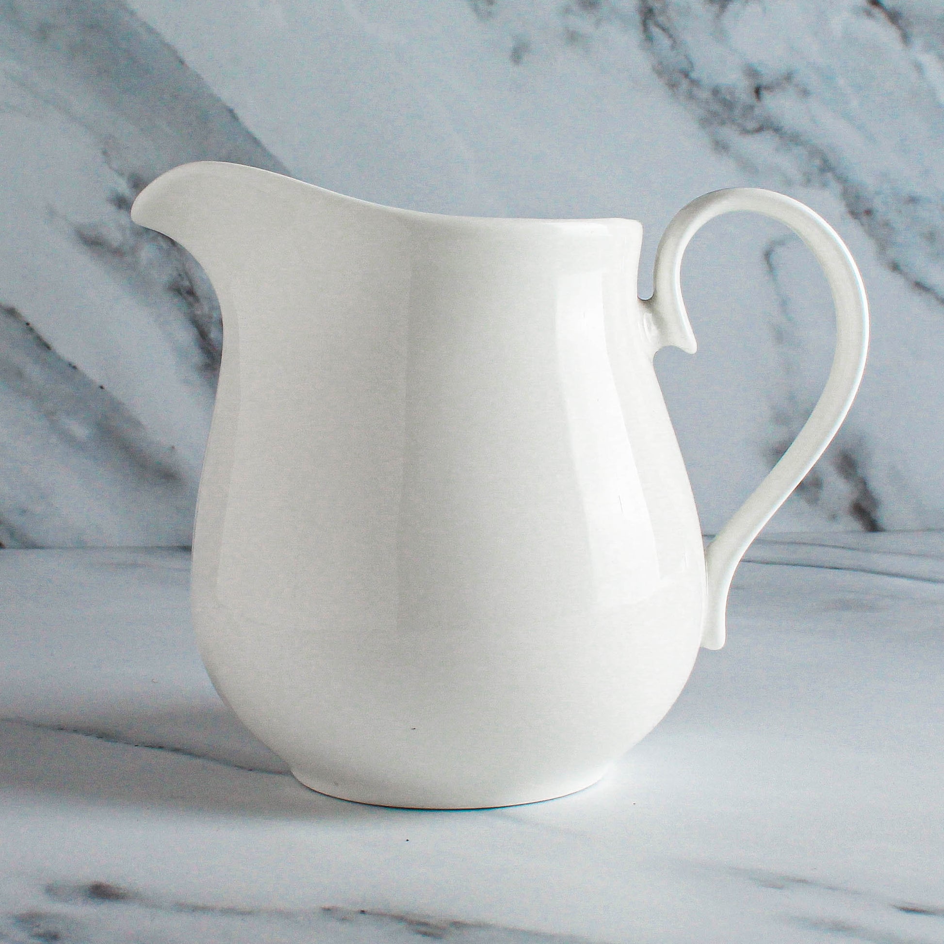 Bulbous 1pt Jug