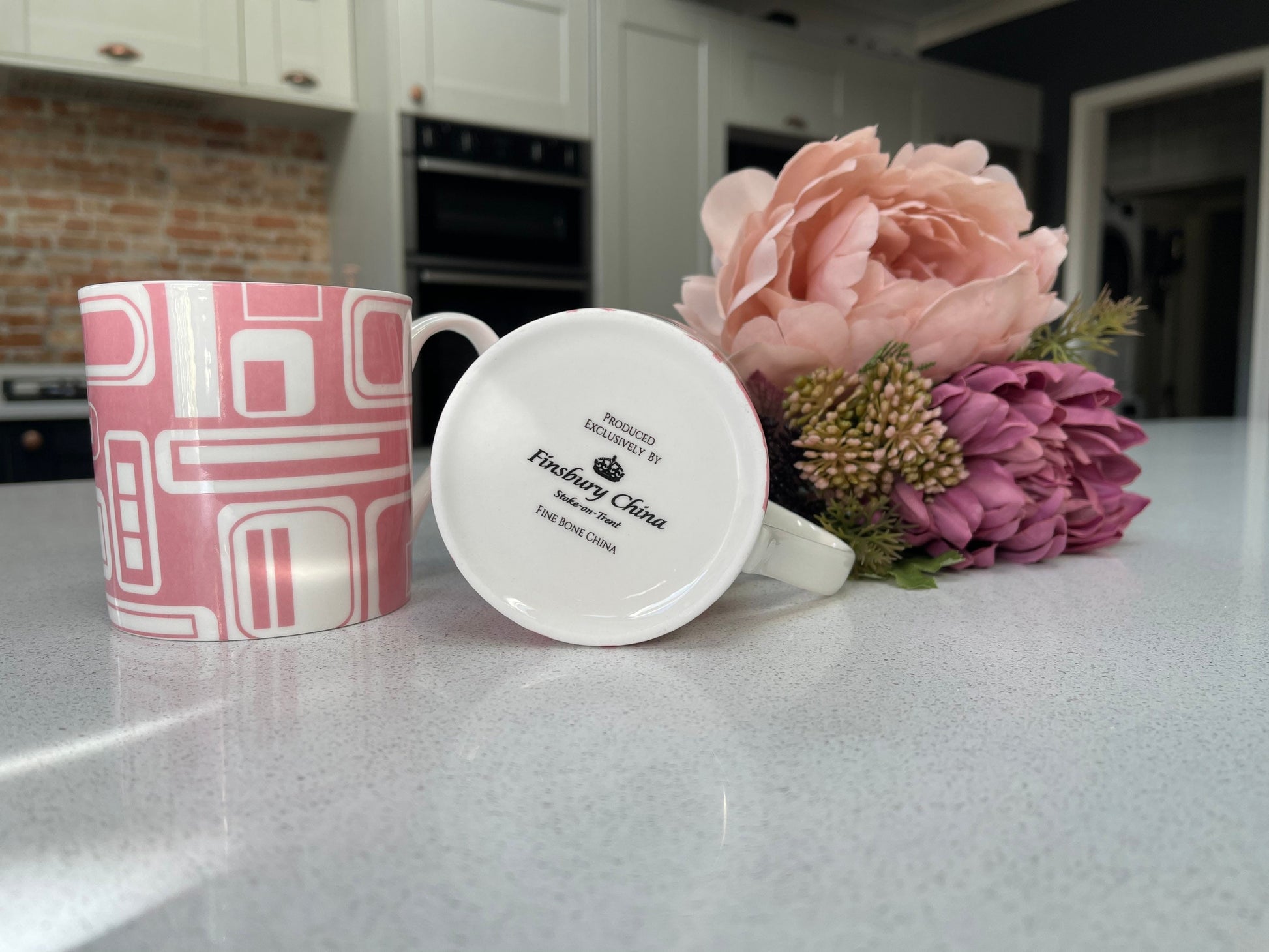 Set of 6 Fine Bone China 12oz retro pink and white mugs