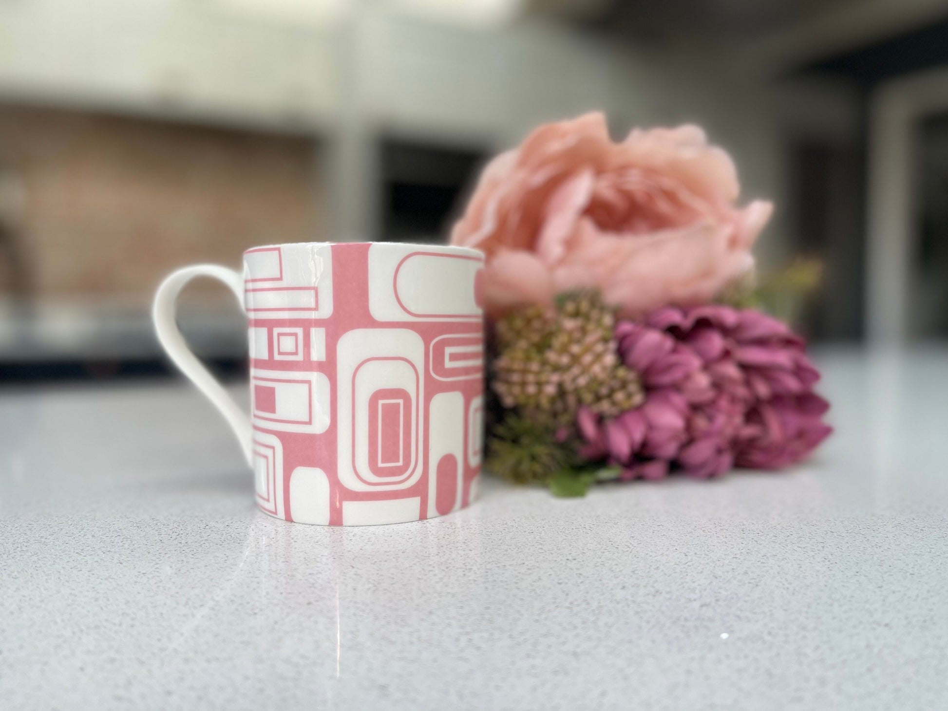 Set of 6 Fine Bone China 12oz retro pink and white mugs