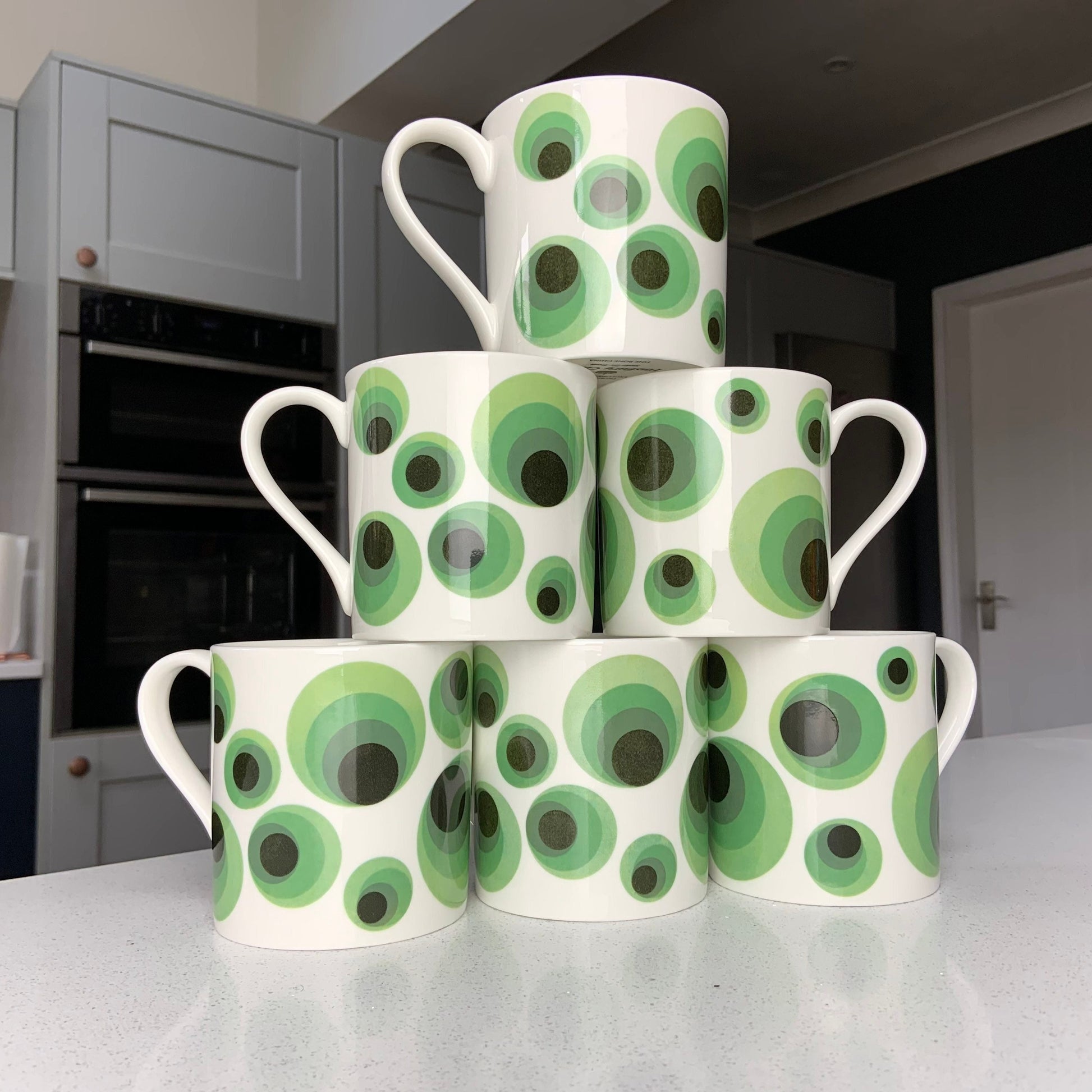 Set of 6 Fine Bone China 12oz Mug Set in Green and Black in a 60s design