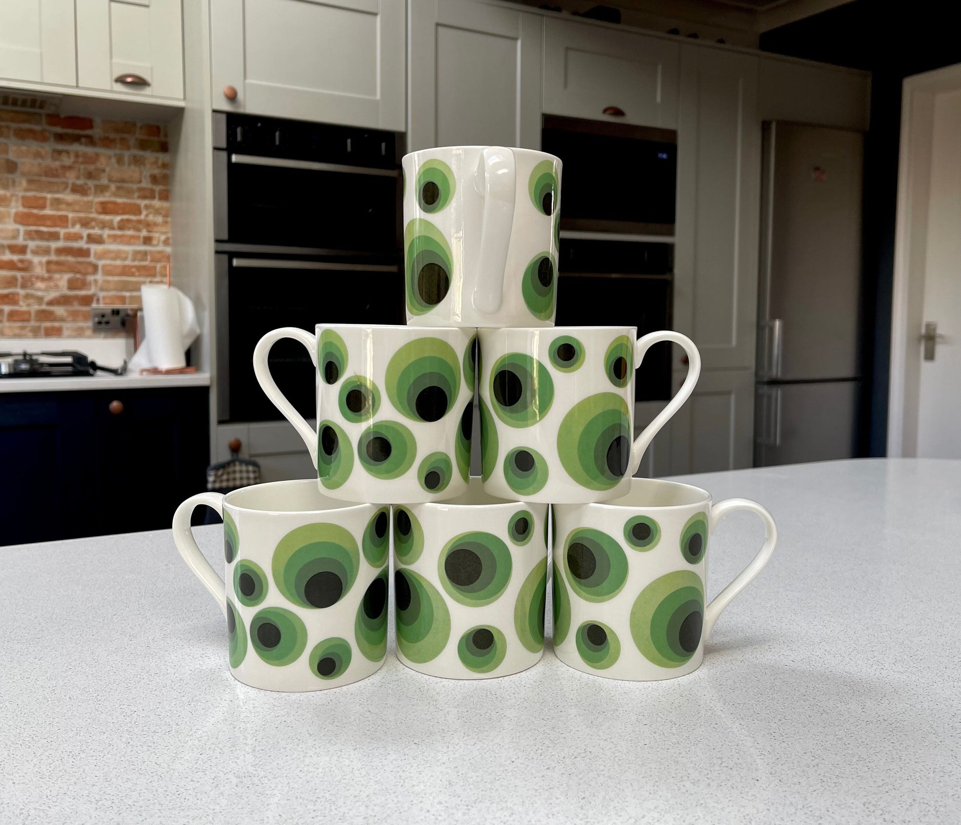 Set of 6 Fine Bone China 12oz Mug Set in Green and Black in a 60s design