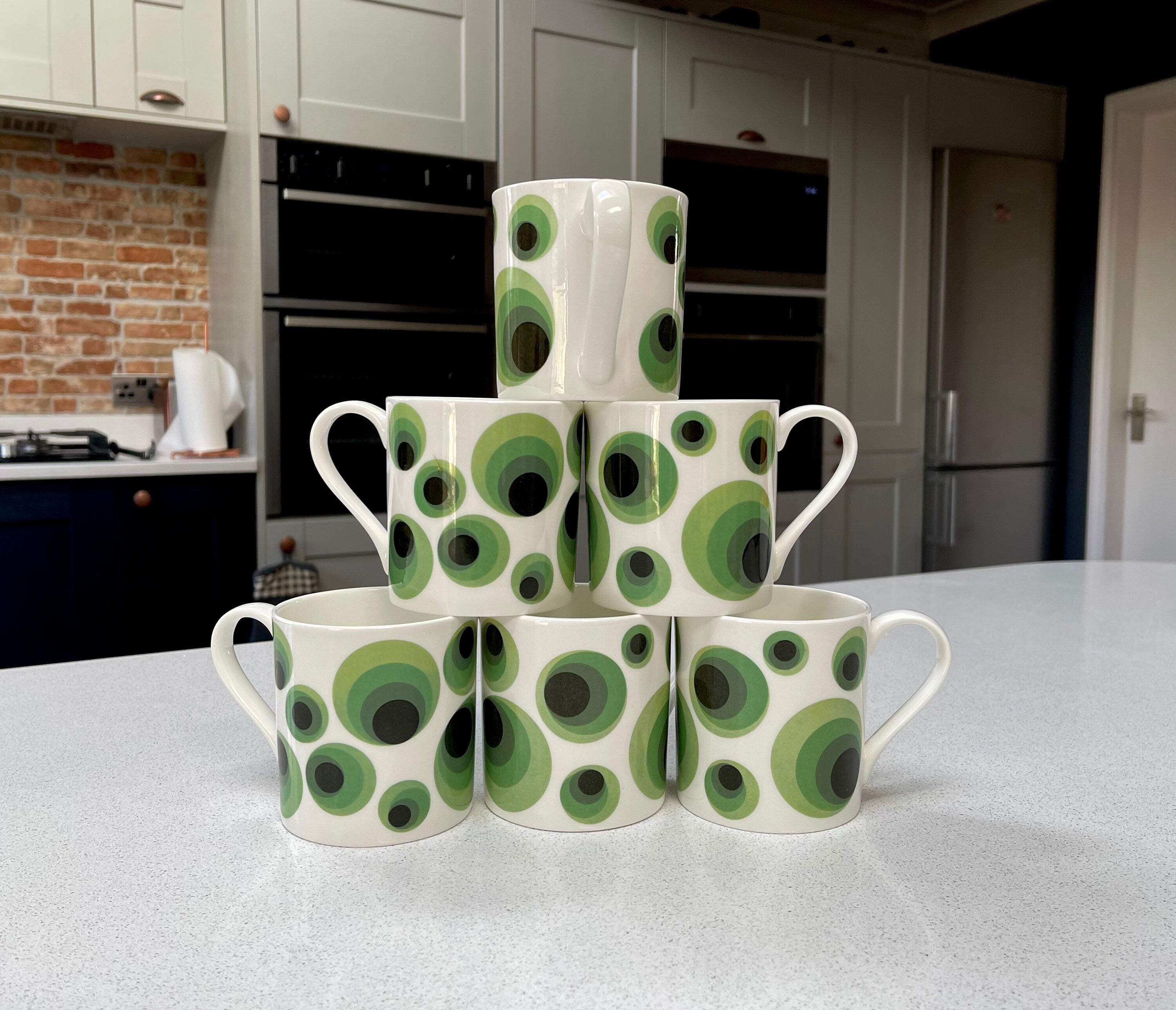 Set of 6 Fine Bone China 12oz Mug Set in Green and Black in a 60s design